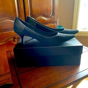 Ellen Tracy pumps
